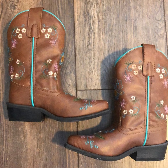 Shyanne Girls Floral Embroidery Boots - Snip Toe - Picture 3 of 8